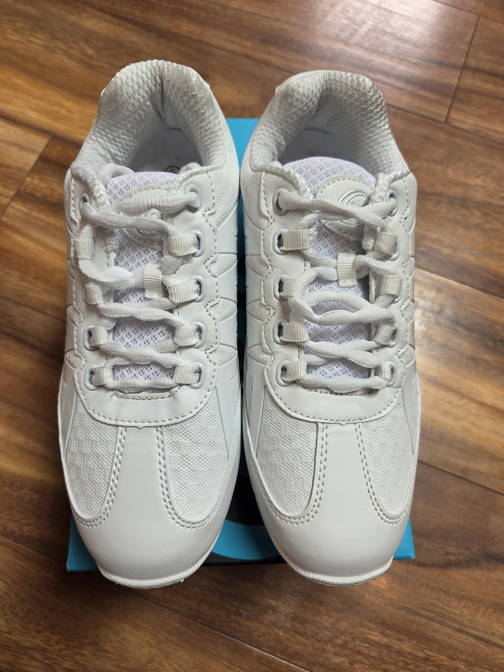 Women’s Size 6 (Girls Size 4) White Chasse Apex Cheer Shoes- NWT